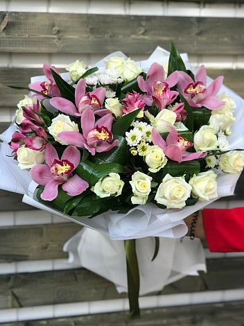 Букет цветов из: Розы и Хризантемы в Красной Горбатке