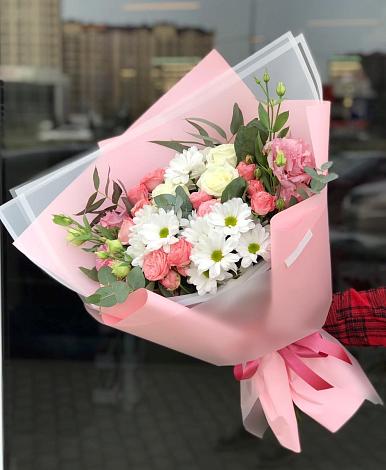 Букет цветов из: Розы, Лизиантусы и Хризантемы в Красной Горбатке
